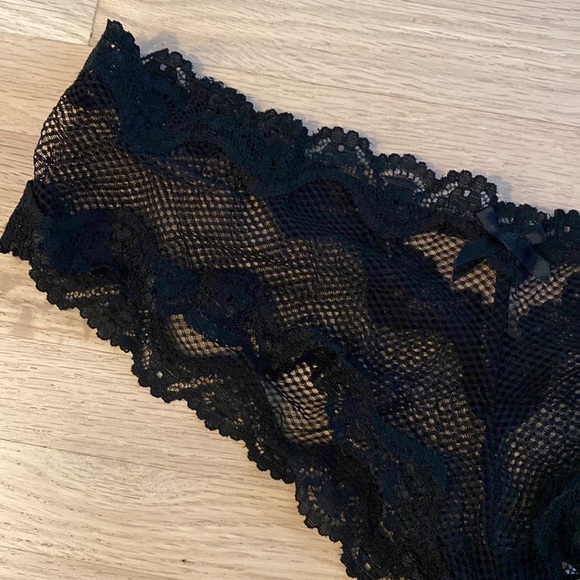 Victoria’s Secret Very Sexy Booty Undies - Picture 2 of 8